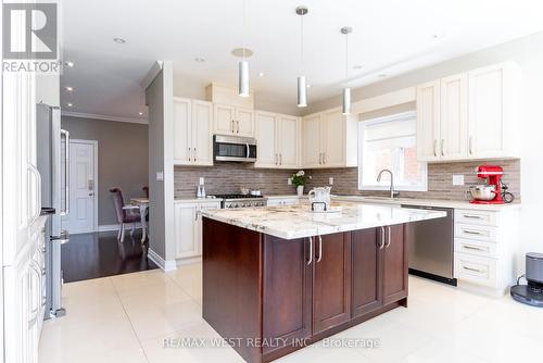 43 Via Borghese Street, Vaughan, ON - Indoor Photo Showing Kitchen With Upgraded Kitchen