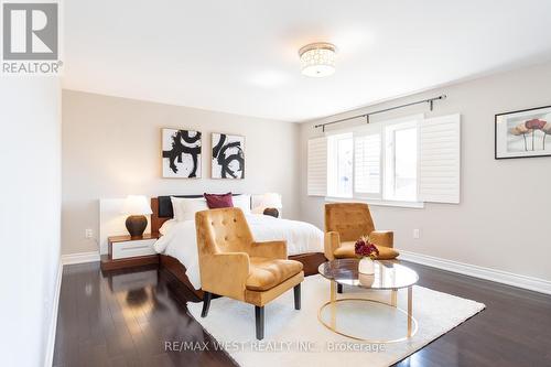 43 Via Borghese Street, Vaughan, ON - Indoor Photo Showing Living Room