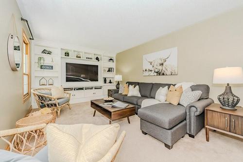 5776 Wellington Rd 26, Rockwood, ON - Indoor Photo Showing Living Room