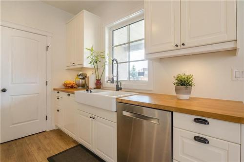 74 Wyndham Estate Drive, Steinbach, MB - Indoor Photo Showing Kitchen