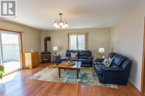 25 Lighthouse Point Dr, Thessalon, ON - Indoor Photo Showing Living Room