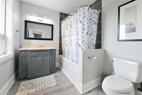 177 Maplewood Avenue, Hamilton, ON - Indoor Photo Showing Bathroom