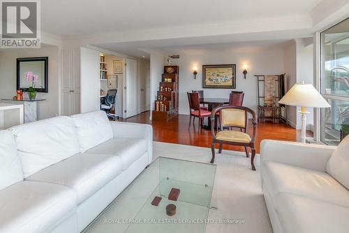 501 - 63 St Clair Avenue W, Toronto, ON - Indoor Photo Showing Living Room