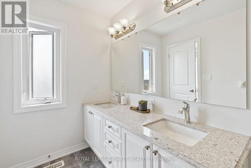 1786 Silverstone Crescent, Oshawa, ON - Indoor Photo Showing Bathroom