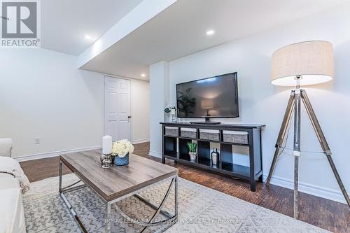 424 Bundy Drive, Milton, ON - Indoor Photo Showing Living Room