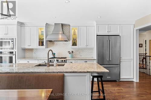 251 Foxridge Drive, Hamilton, ON - Indoor Photo Showing Kitchen With Upgraded Kitchen