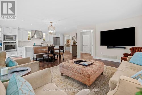 251 Foxridge Drive, Hamilton, ON - Indoor Photo Showing Living Room
