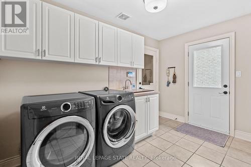 251 Foxridge Drive, Hamilton, ON - Indoor Photo Showing Laundry Room