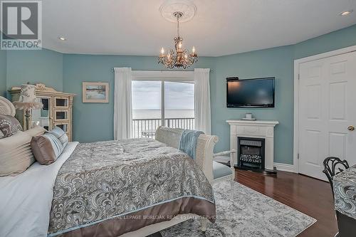 10 - 2136 Old Lakeshore Road, Burlington, ON - Indoor Photo Showing Bedroom