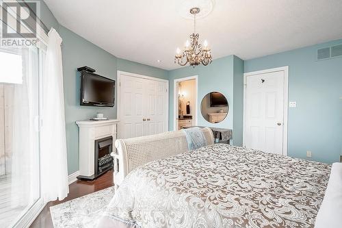 10 - 2136 Old Lakeshore Road, Burlington, ON - Indoor Photo Showing Bedroom