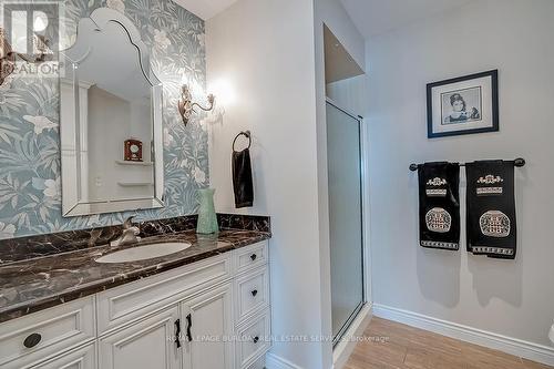 10 - 2136 Old Lakeshore Road, Burlington, ON - Indoor Photo Showing Bathroom