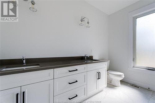 418 County Road 34 West, Kingsville, ON - Indoor Photo Showing Bathroom