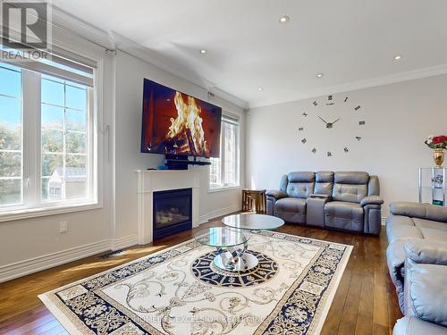 6 Dietzman Court, Richmond Hill, ON - Indoor Photo Showing Living Room With Fireplace