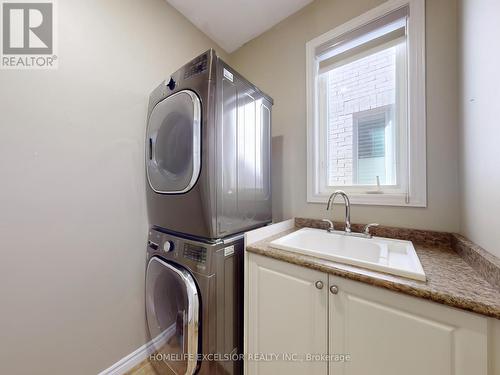 6 Dietzman Court, Richmond Hill, ON - Indoor Photo Showing Laundry Room