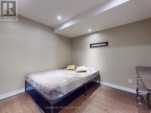6 Dietzman Court, Richmond Hill, ON - Indoor Photo Showing Bedroom