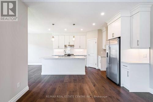 23 Carriage Crossing, Mapleton, ON - Indoor Photo Showing Kitchen