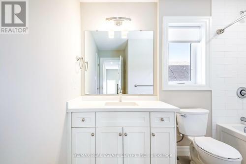 23 Carriage Crossing, Mapleton, ON - Indoor Photo Showing Bathroom