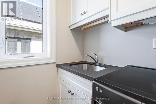 23 Carriage Crossing, Mapleton, ON - Indoor Photo Showing Kitchen