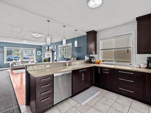 710 Columbia Street, Kamloops, BC - Indoor Photo Showing Kitchen With Upgraded Kitchen