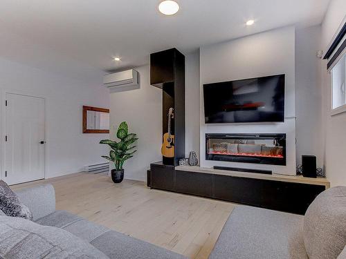 Living room - 4-217 Rue Juliette-Huot, Cowansville, QC - Indoor With Fireplace