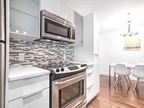 Kitchen - 305-3300 Boul. Cavendish, Montréal (Côte-Des-Neiges/Notre-Dame-De-Grâce), QC - Indoor Photo Showing Kitchen With Upgraded Kitchen