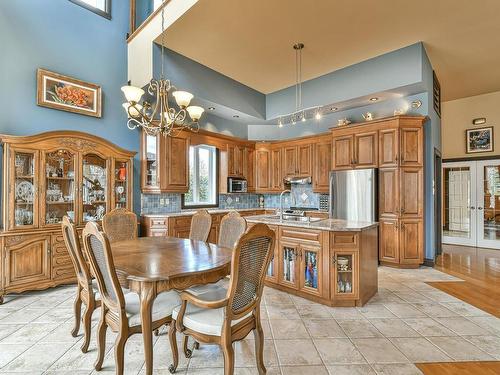 Salon - 41 Ch. Thibault, Saint-Donat, QC - Indoor Photo Showing Living Room