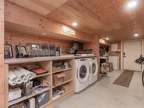 1016 North Park St, Victoria, BC - Indoor Photo Showing Laundry Room