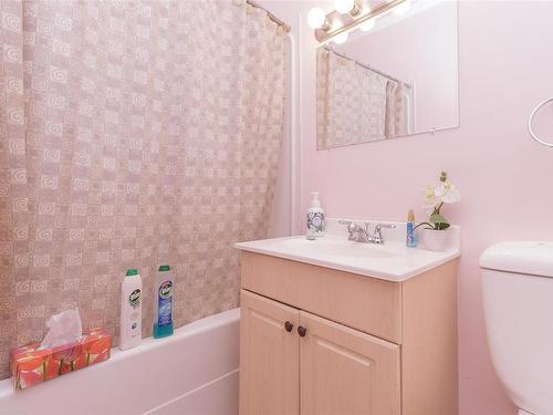 6613 Sooke Rd, Sooke, BC - Indoor Photo Showing Bathroom
