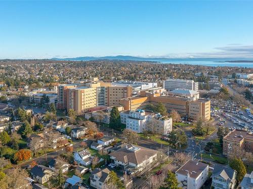203-1537 Morrison St, Victoria, BC - Outdoor With View