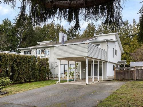 776/778 Royal Oak Ave, Saanich, BC - Outdoor