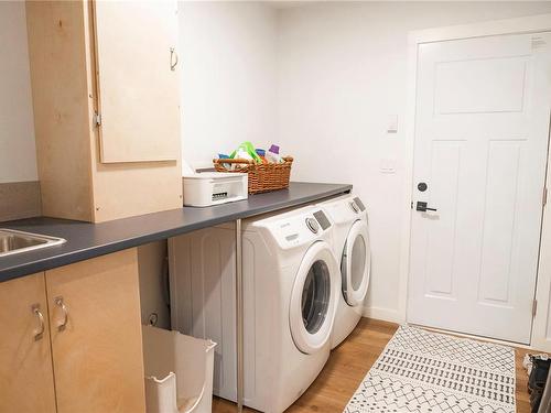 868 Elina Rd, Ucluelet, BC - Indoor Photo Showing Laundry Room