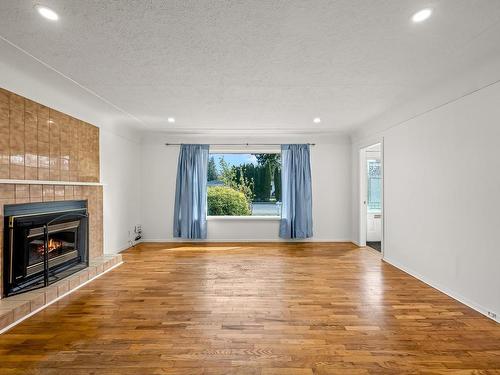 1351 Grieve Ave, Courtenay, BC - Indoor Photo Showing Living Room With Fireplace