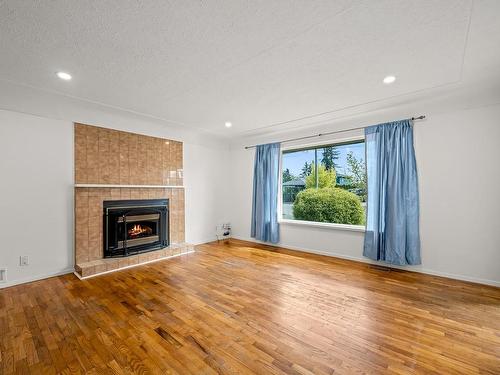 1351 Grieve Ave, Courtenay, BC - Indoor Photo Showing Living Room With Fireplace