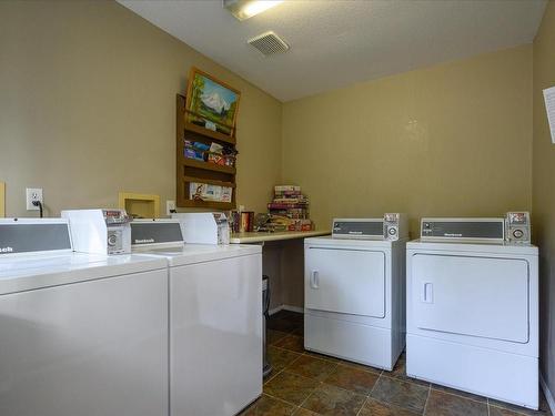 34-1165 Resort Dr, Parksville, BC - Indoor Photo Showing Laundry Room
