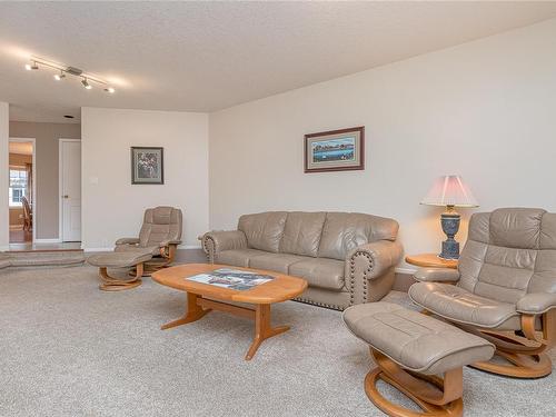 365 4Th Ave Exten, Ladysmith, BC - Indoor Photo Showing Living Room