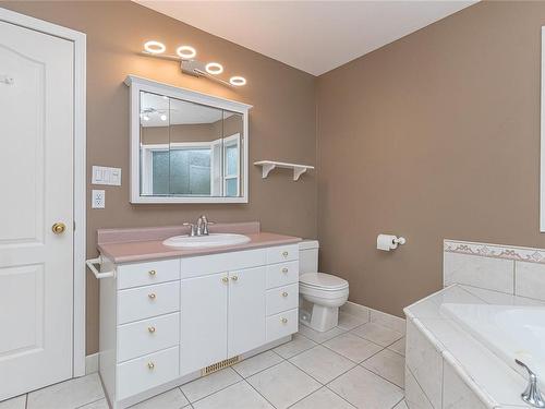 365 4Th Ave Exten, Ladysmith, BC - Indoor Photo Showing Bathroom