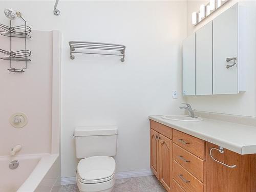 365 4Th Ave Exten, Ladysmith, BC - Indoor Photo Showing Bathroom