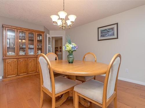 365 4Th Ave Exten, Ladysmith, BC - Indoor Photo Showing Dining Room