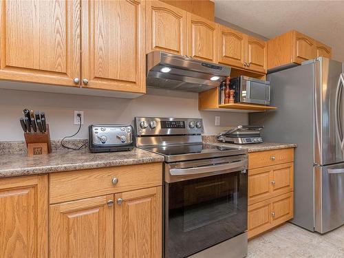 365 4Th Ave Exten, Ladysmith, BC - Indoor Photo Showing Kitchen