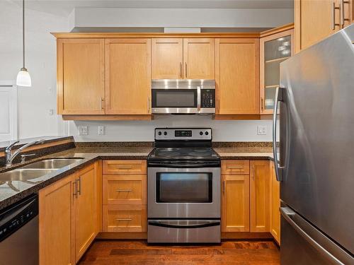 119-2710 Jacklin Rd, Langford, BC - Indoor Photo Showing Kitchen With Double Sink