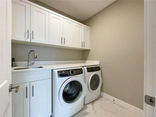 812 Sunset Pt, Sooke, BC - Indoor Photo Showing Laundry Room