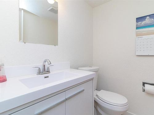 29-840 Craigflower Rd, Esquimalt, BC - Indoor Photo Showing Bathroom