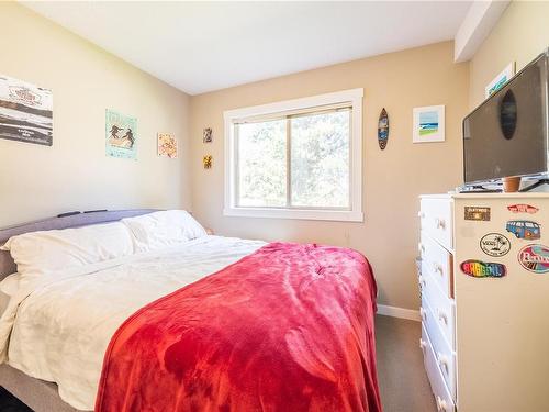 204-1600 Caspers Way, Nanaimo, BC - Indoor Photo Showing Bedroom