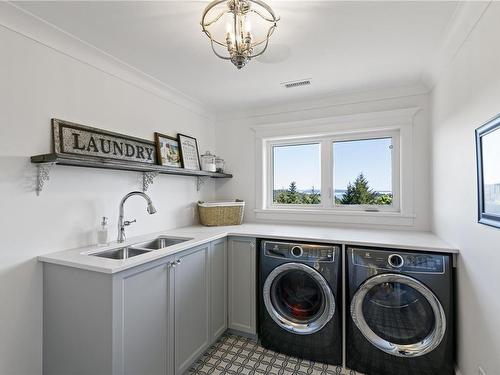 11121 Calypso Lane, North Saanich, BC - Indoor Photo Showing Laundry Room