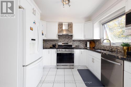 4424 Grassland Crescent, Mississauga, ON - Indoor Photo Showing Kitchen With Upgraded Kitchen