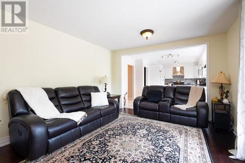 4424 Grassland Crescent, Mississauga, ON - Indoor Photo Showing Living Room