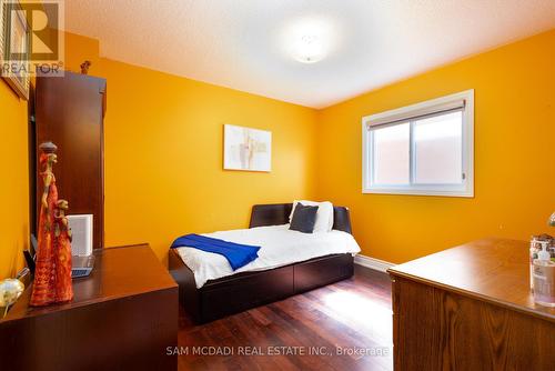 4424 Grassland Crescent, Mississauga, ON - Indoor Photo Showing Bedroom