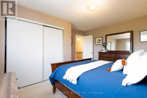 4424 Grassland Crescent, Mississauga, ON - Indoor Photo Showing Bedroom