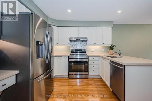18 Carrington Place, Guelph, ON - Indoor Photo Showing Kitchen With Double Sink
