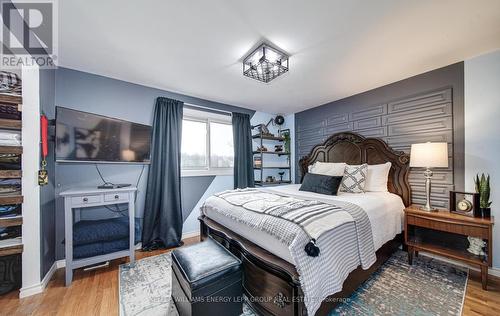 1118 Ronlea Avenue, Oshawa, ON - Indoor Photo Showing Bedroom